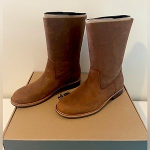 BNIB Roots Rollover mid calf to ankle boots size 8 women’s. Brown leather.
